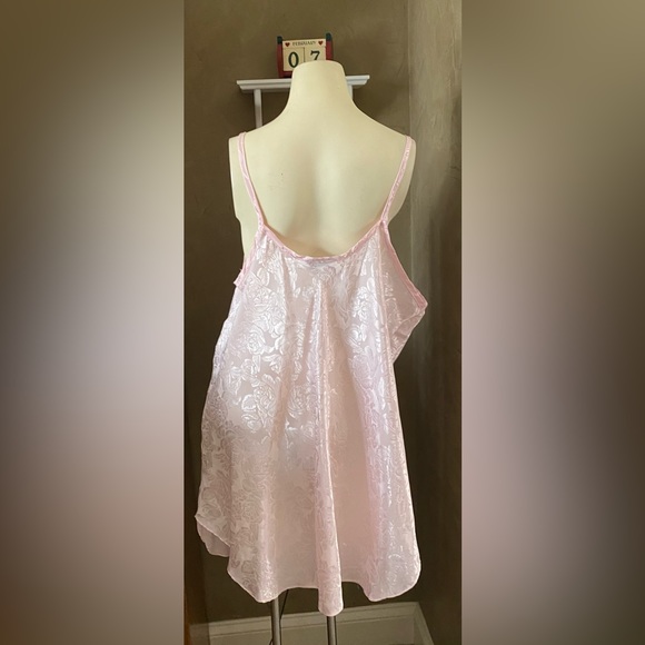Vassarette Spaghetti Straps Deep V-neck Loose Sleep Dress light pink - Picture 4 of 9